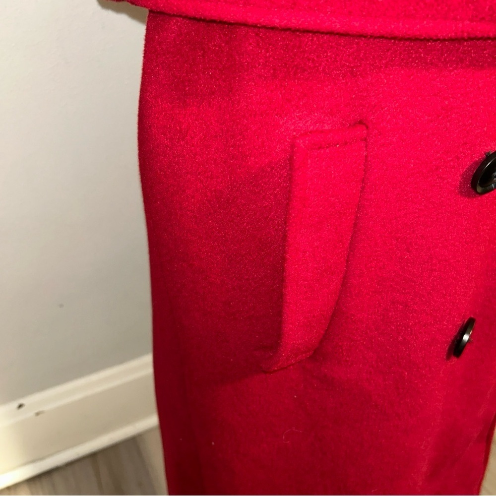 Elegant Women's Double-Breasted Trench Coat in Deep Red - Picture 6 of 8